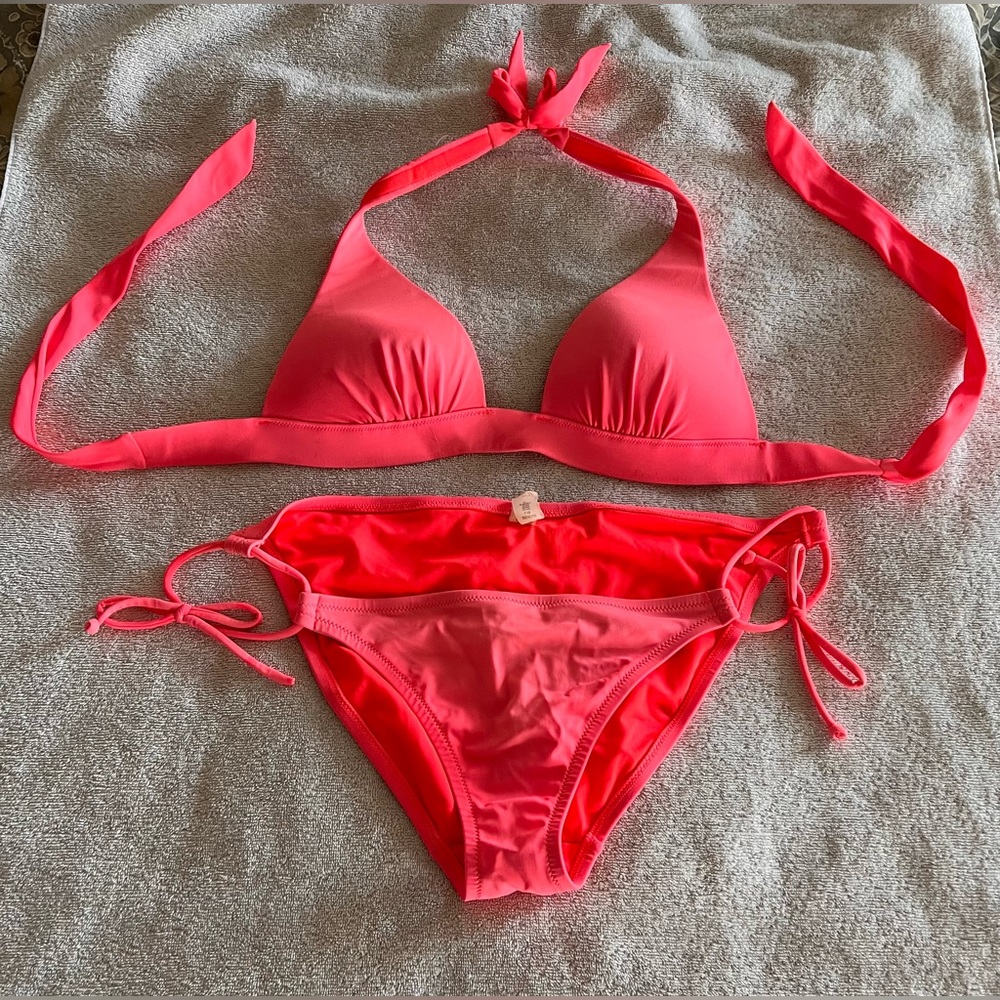 Victoria’s Secret bikini